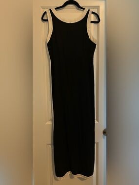 White House Classic Black & White Sleeveless Midi Dress